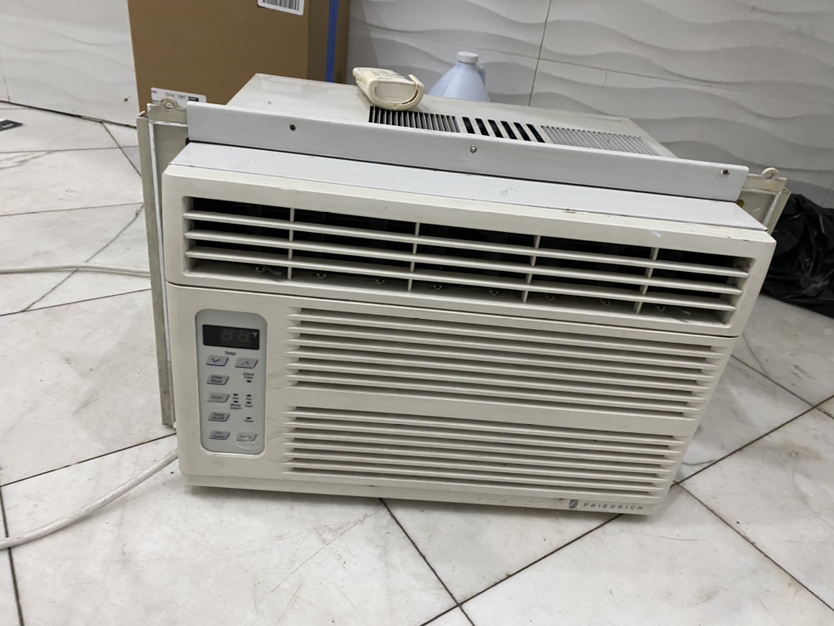 Frederick Air Conditioner. 5200 BTU.