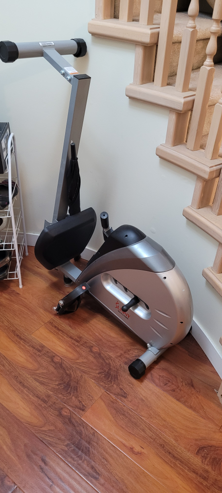 Elastic cord rowing exercise machine