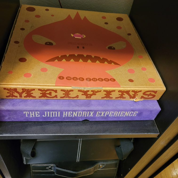 Record Player, speakers and collection image indicator(3)