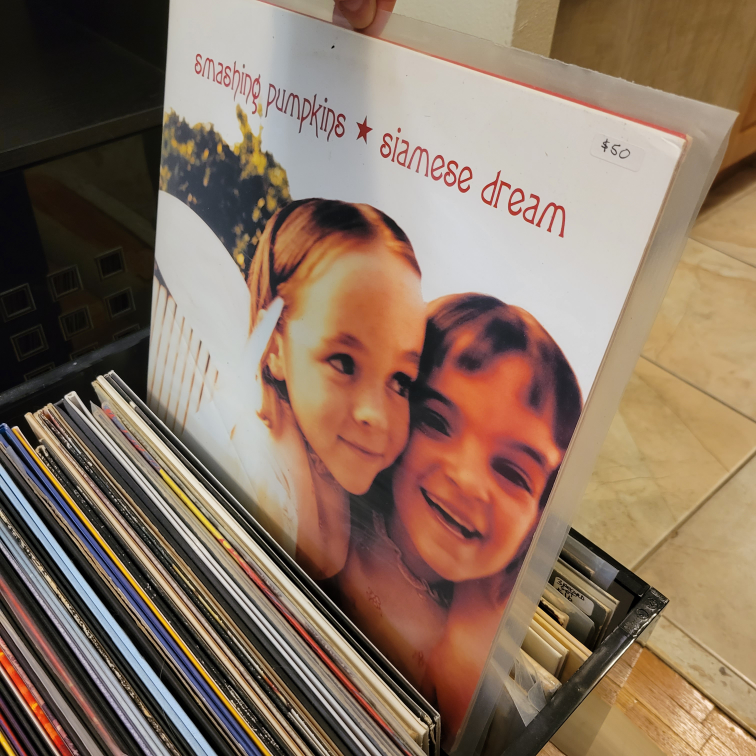 Record Player, speakers and collection image indicator(8)