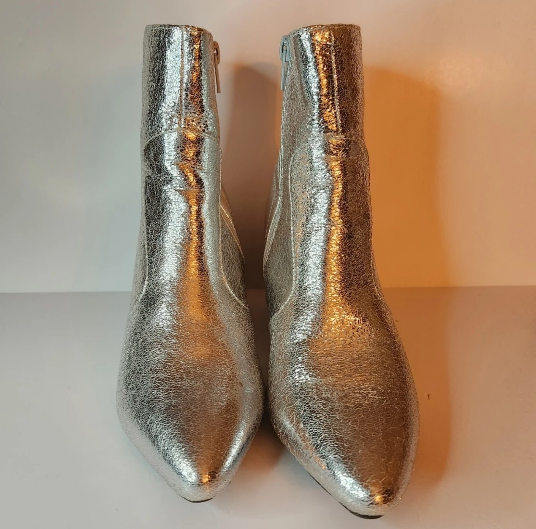 FABULOUS GLOWING SILVER MOD/ANKLE BOOTS SIZE 6 image indicator(3)