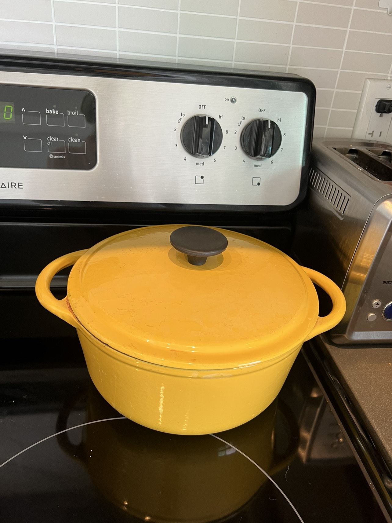 Cast iron pot