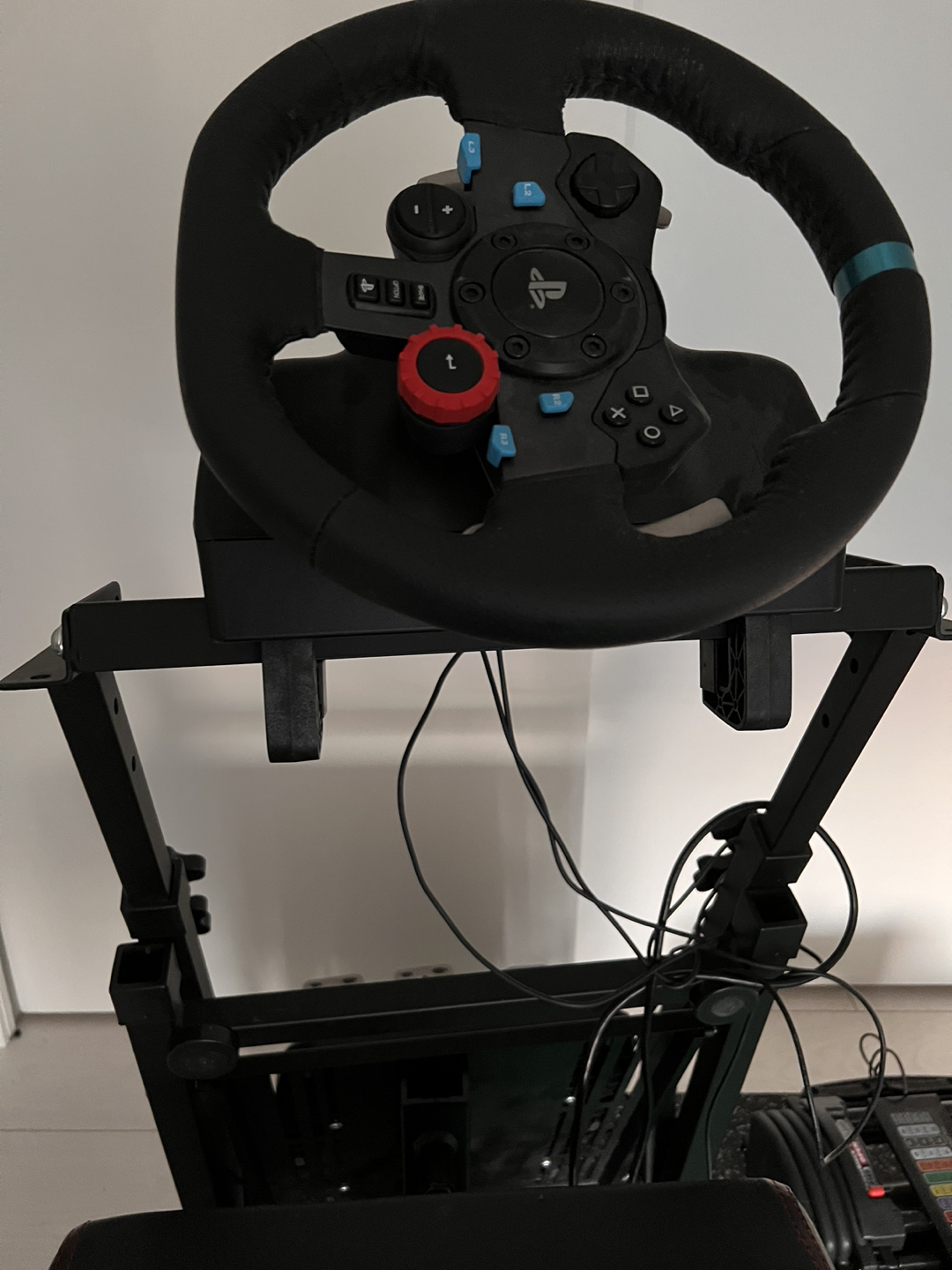 G29 Logitech gaming wheel with stand