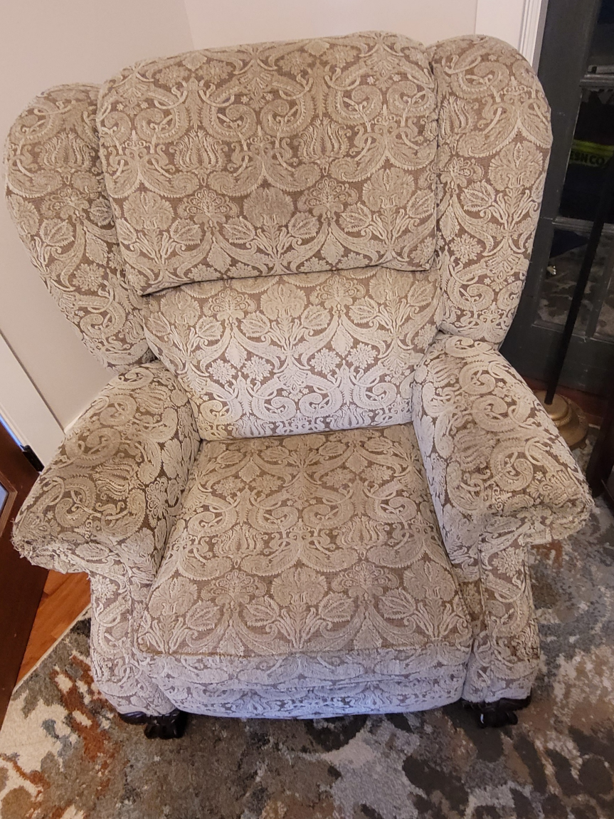 Large La-Z-Boy Recliner #freecycle thumbnail