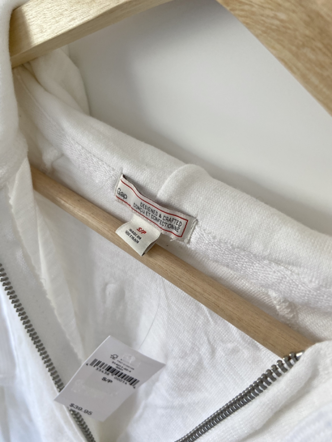 GAP white cotton zip up hoodie size S – NWT never worn image indicator(3)