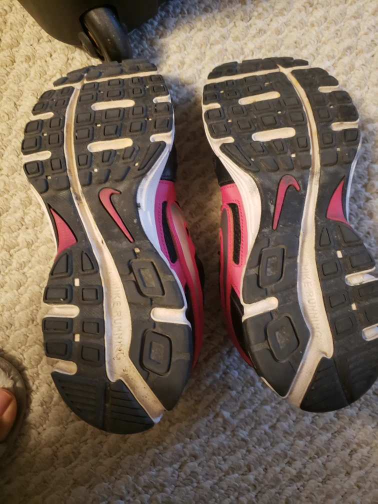 Nike runners women's size 8 - photo 2