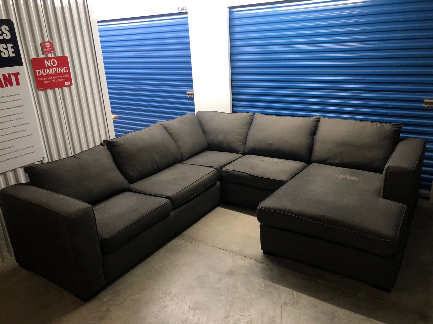 FREE DELIVERY 🚚💨 4 PIECE 5 SEATER PEBBLE GREY SECTIONAL SOFA thumbnail