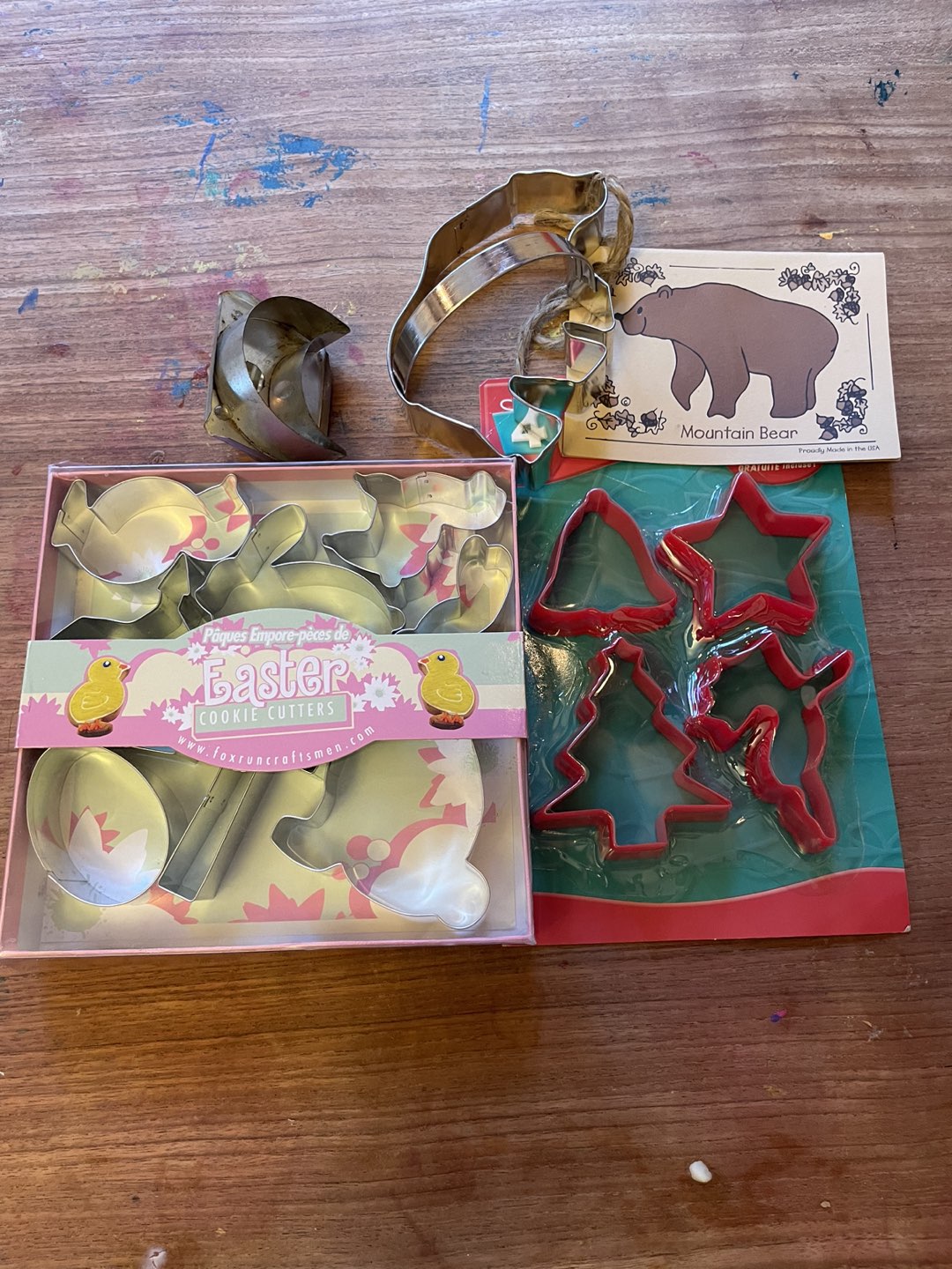 Cookie cutters in packages thumbnail