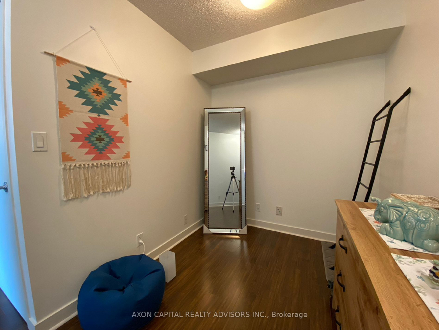 Standing mirror