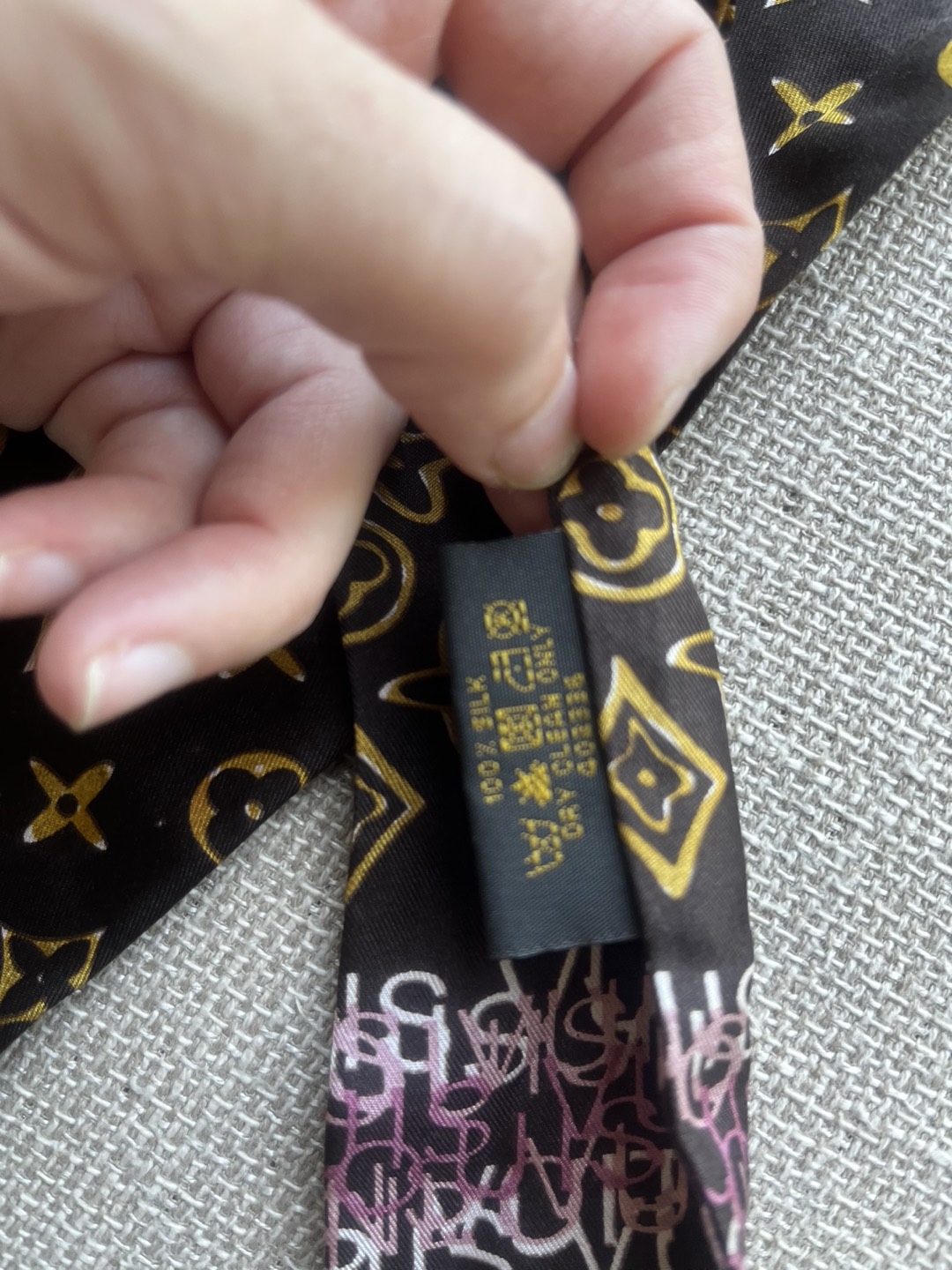 LOUIS VUITTON scarf