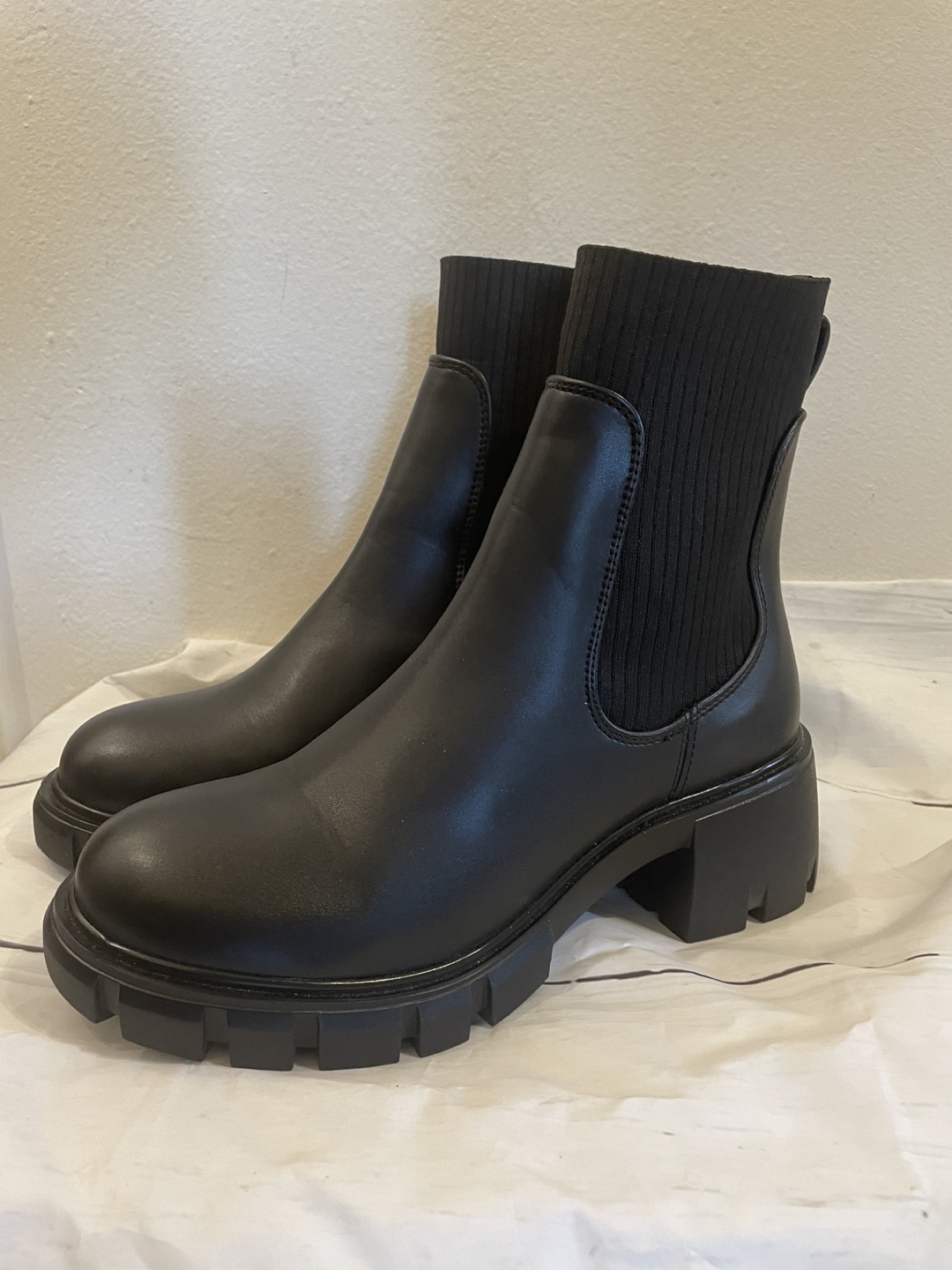 Steve Madden Black Platform Boots 7.5 - photo 5