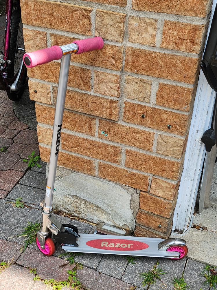 Pink Razor Scooter for Kids thumbnail