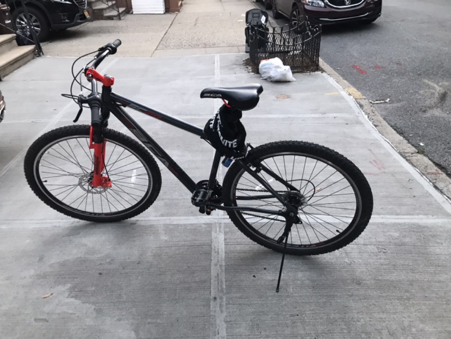 4 almost new mountain bikes 26” & 29” for the whole family