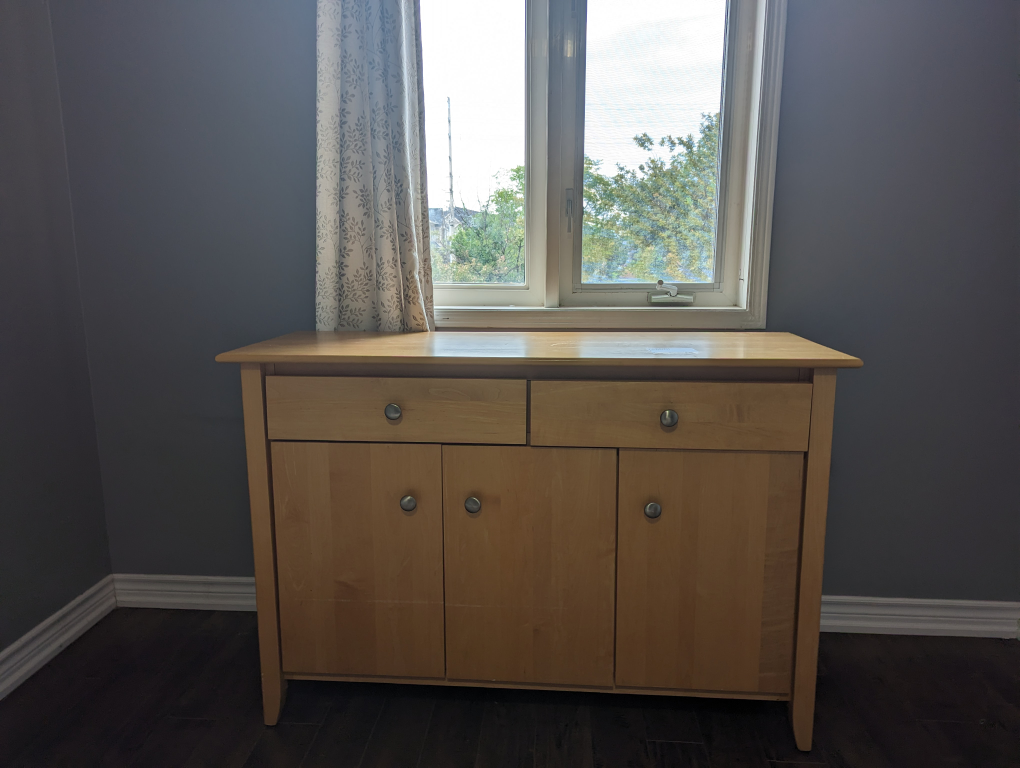 chest of drawers