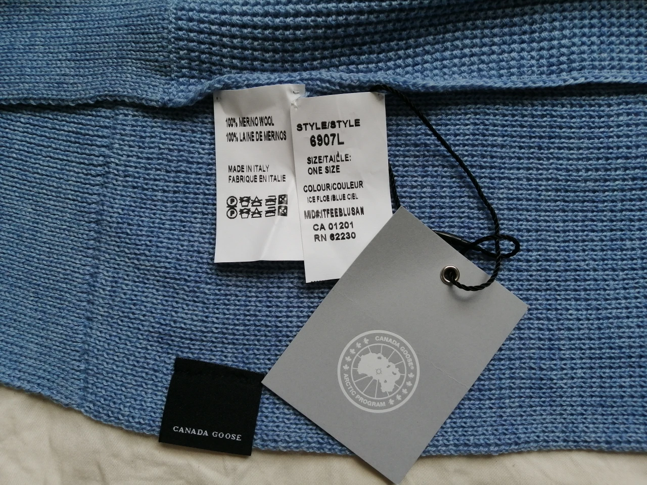Canada Goose (100% Merino Wool) Ladies Waffle Scarf Ice Blue NWT image indicator(2)