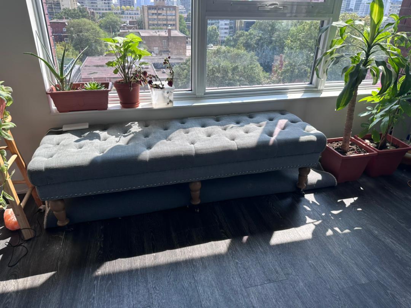 Ottoman with wheels legs