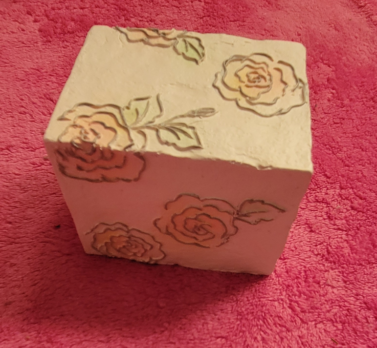 BNIB "LOVE" TEALIGHT  HOLDER  image indicator(3)