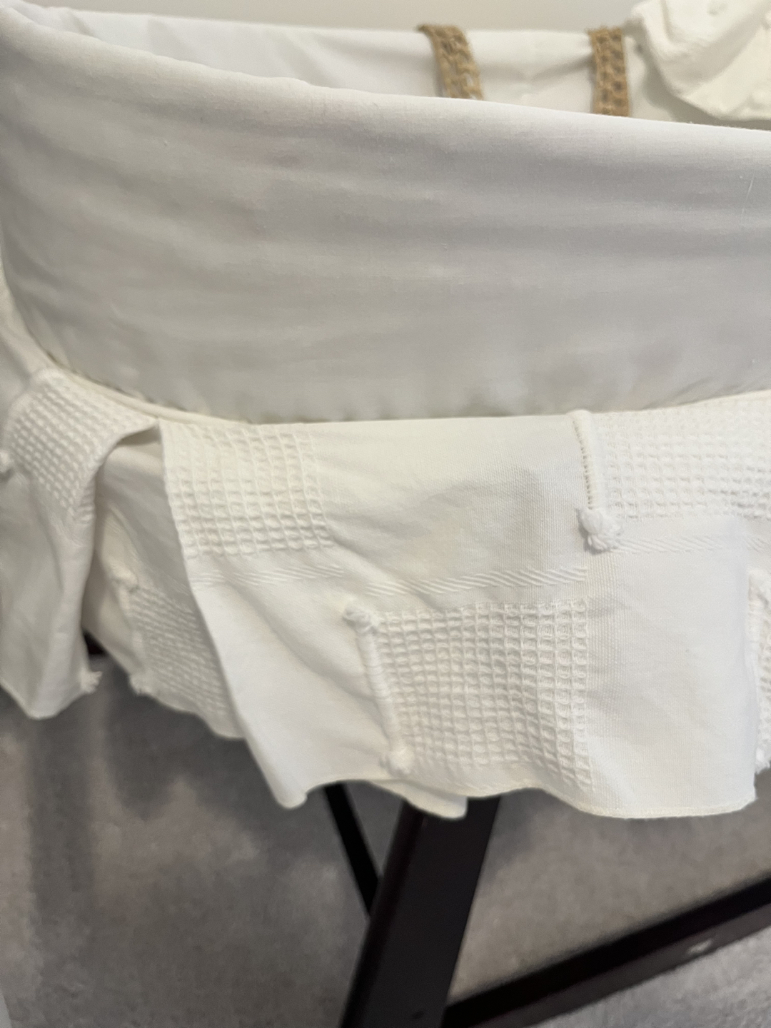 Jolly jumper Stand and Moses basket bassinet - photo 4