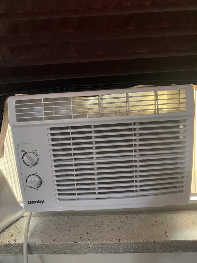 Danby air conditioner - photo 2