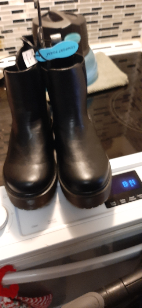 Ladies boots size 9 image indicator(4)