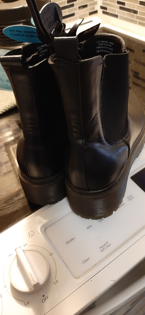 Ladies boots size 9 image indicator(5)