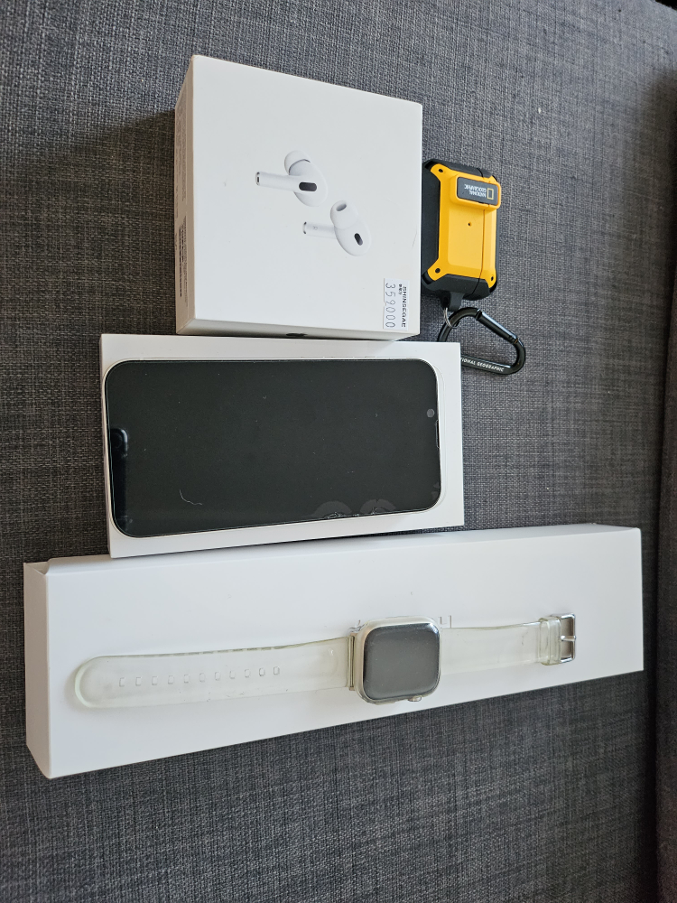 Iphone 13, Apple Watch 7, Airpods pro 2 selling all together

