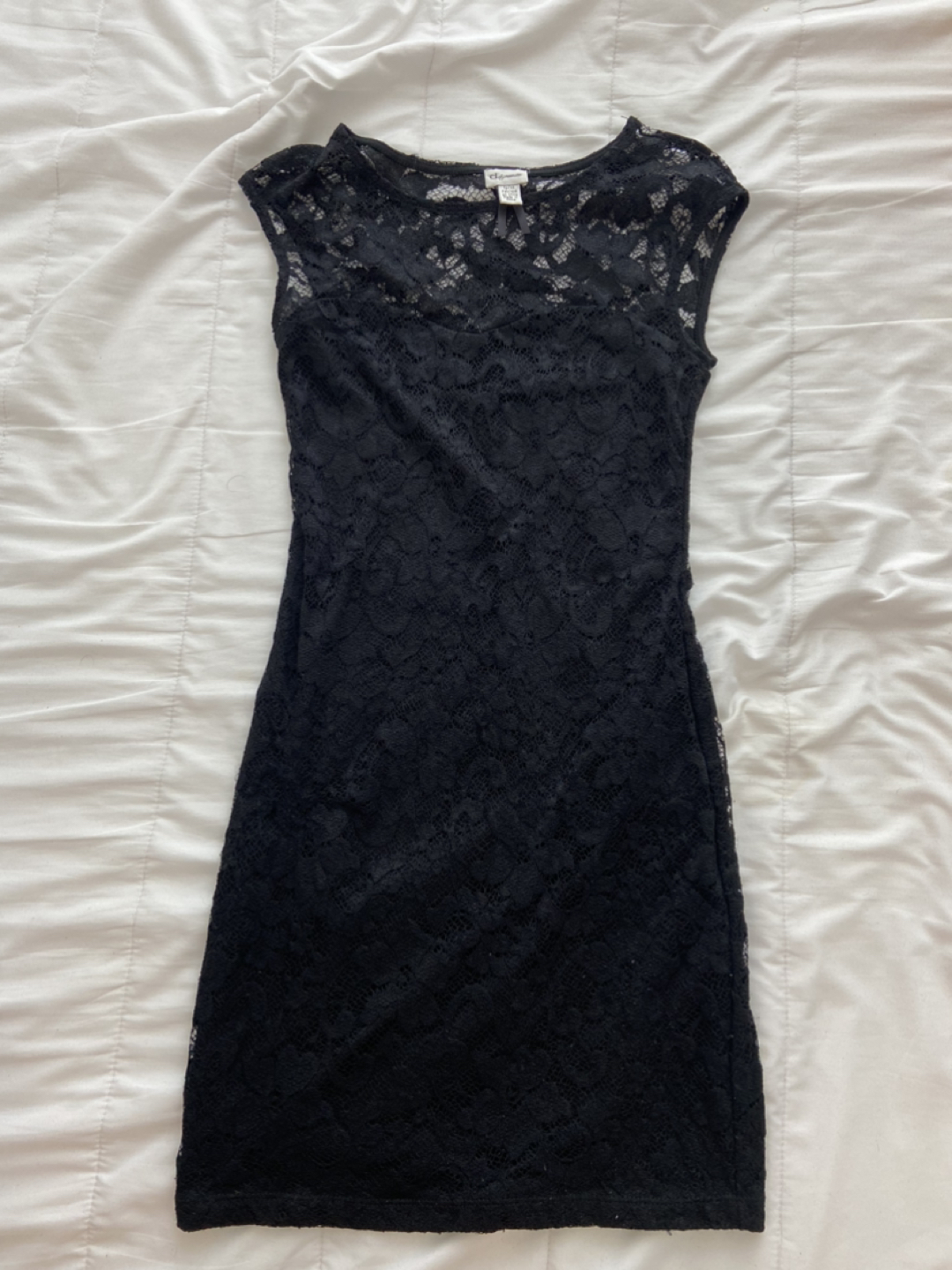 Short lace dress thumbnail