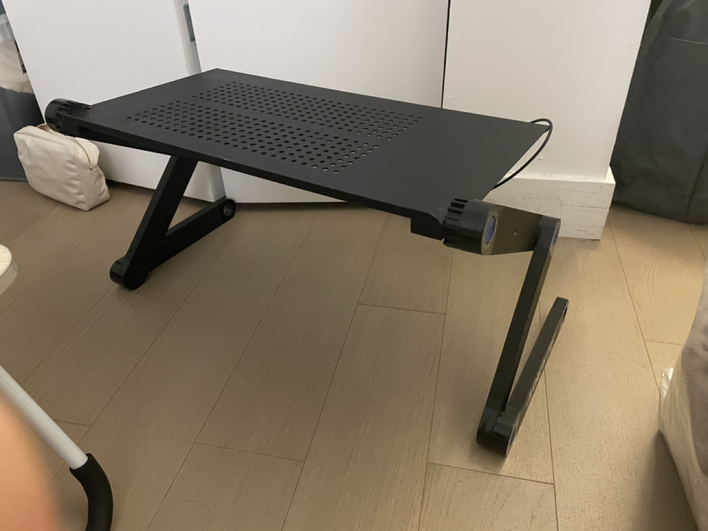 Adjustable laptop stand thumbnail