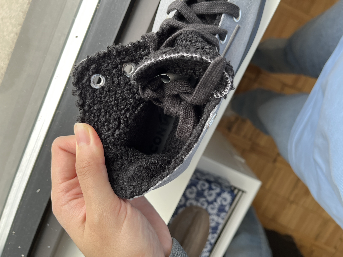 High top converse with fleece woman 6.5 MOVING SALE image indicator(4)