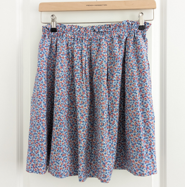 Flower pattern skirt thumbnail