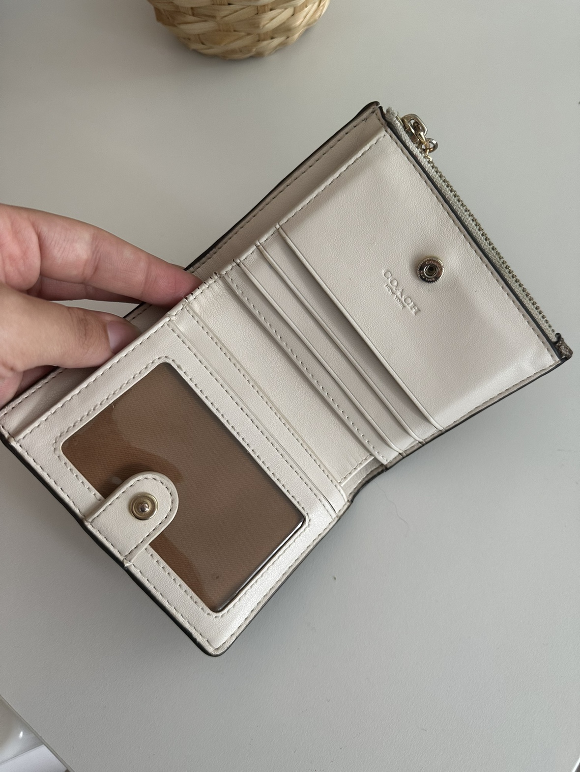 Coach Wallet image indicator(3)
