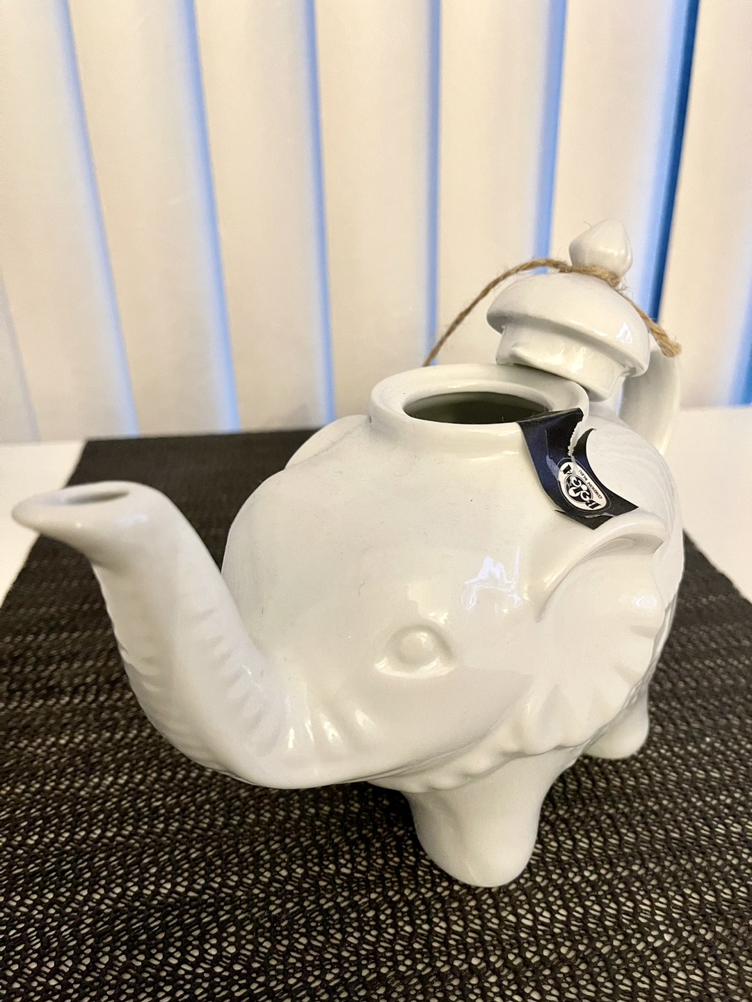 💖Brand New 💖 Porcelain Elephant Teapot 28oz🥕 thumbnail