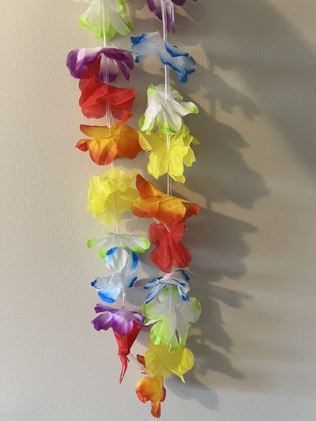 Hawaiian flower necklace thumbnail