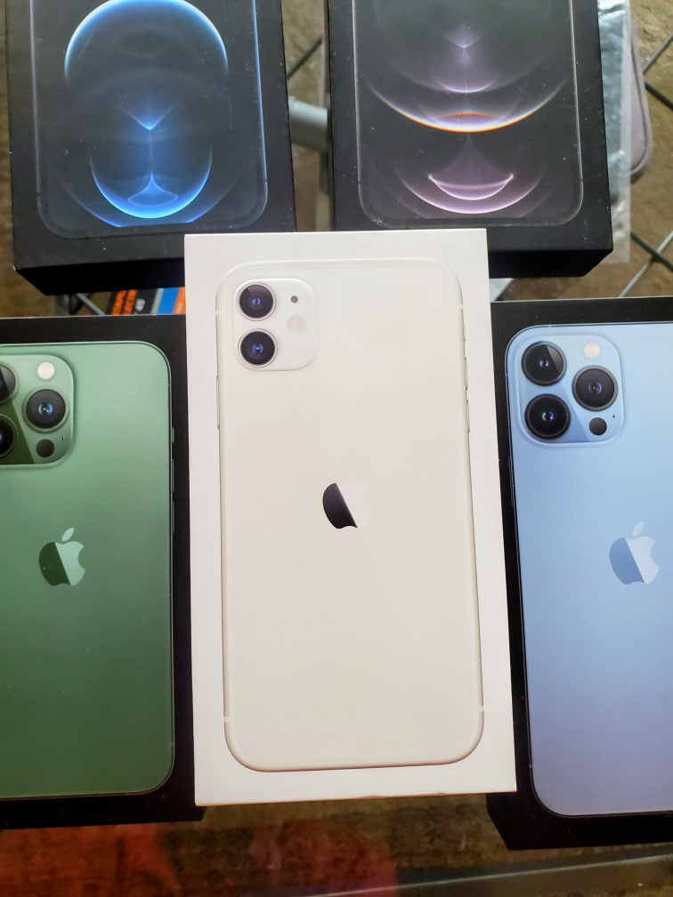 Apple iPhone 11, 128GB, Unlocked - White thumbnail