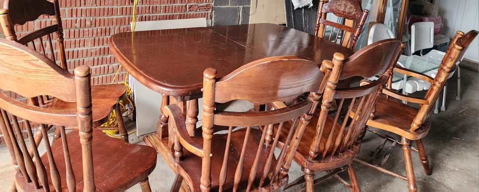 Table and chairs  - photo 2