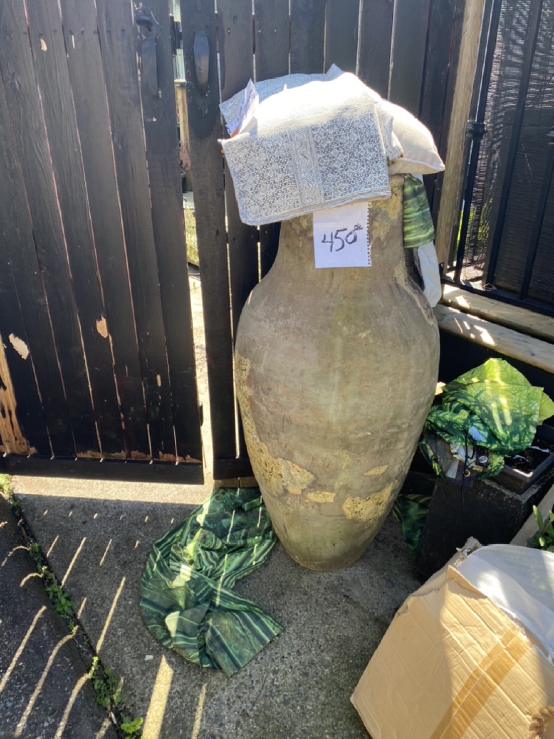 Garden vase and metal trellis image indicator(2)