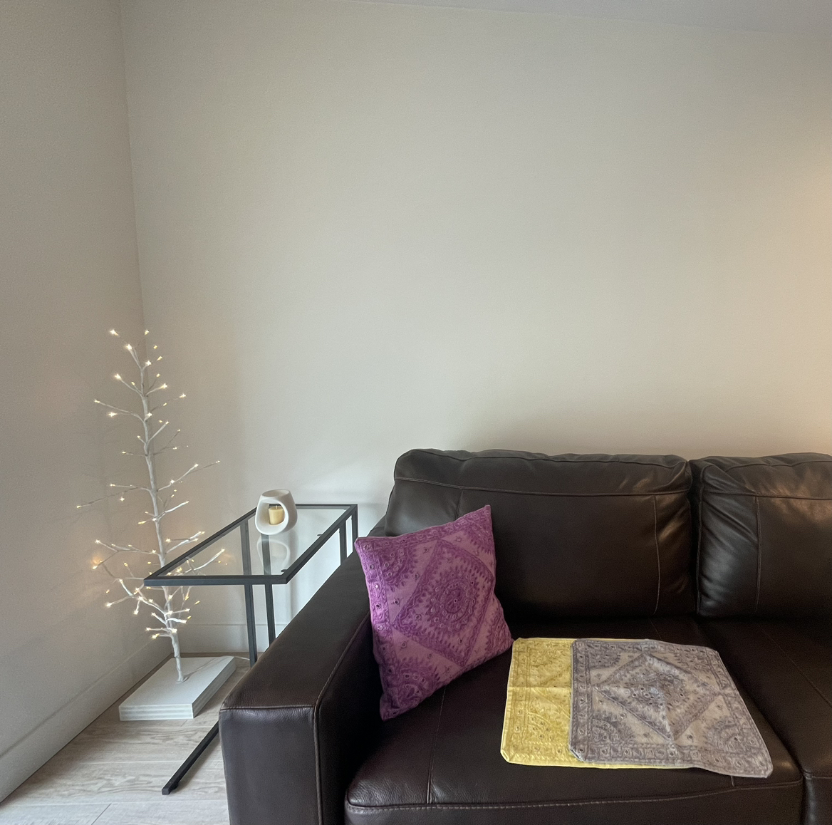 Purple cushion cover image indicator(4)