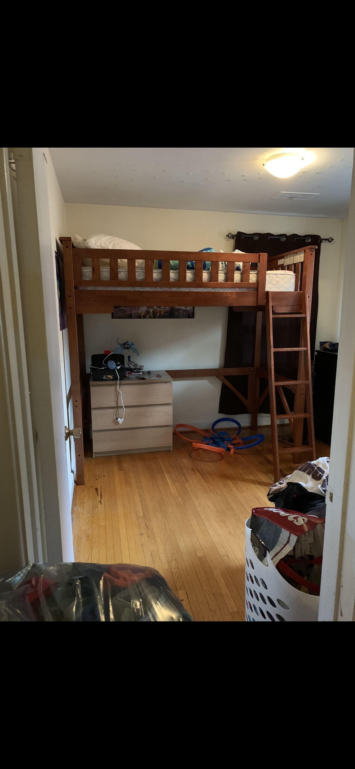 Solid wood twin loft bunk bed - photo 2