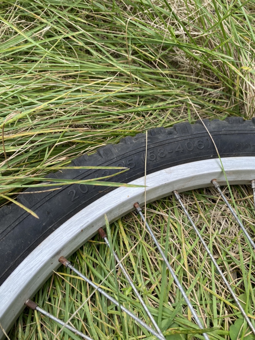 SET OF 20" BIKE WHEELS image indicator(2)