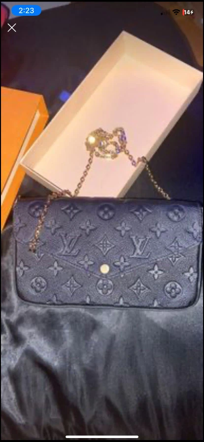 Louis Vuitton Monogram Purse image indicator(4)