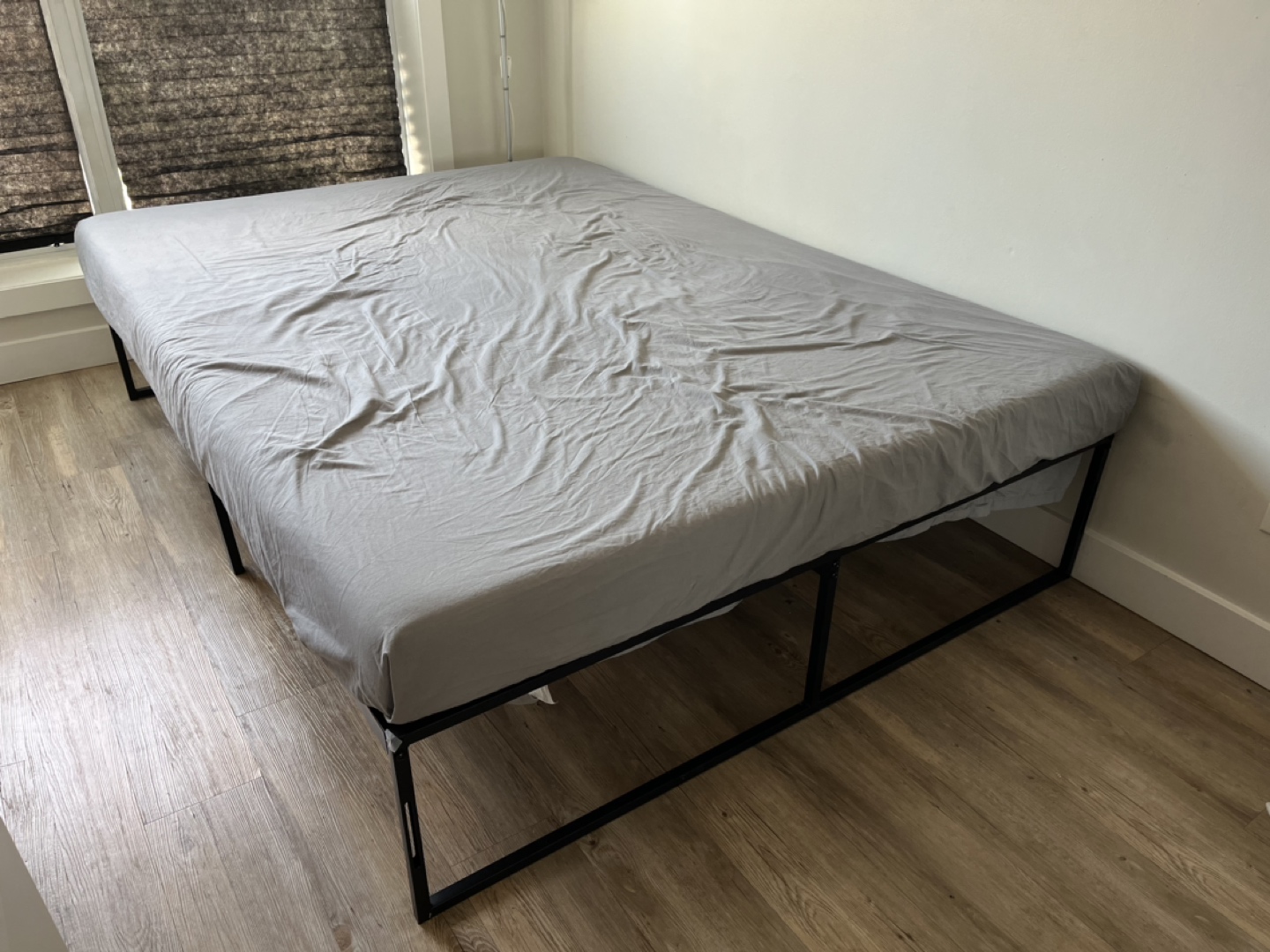 Queen bed frame & memory foam mattress - photo 3