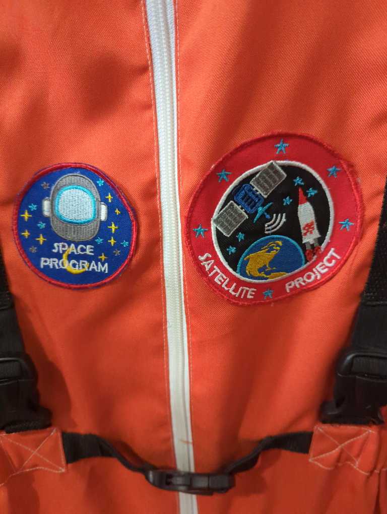 #freecycle orange astronaut Halloween costume - photo 2