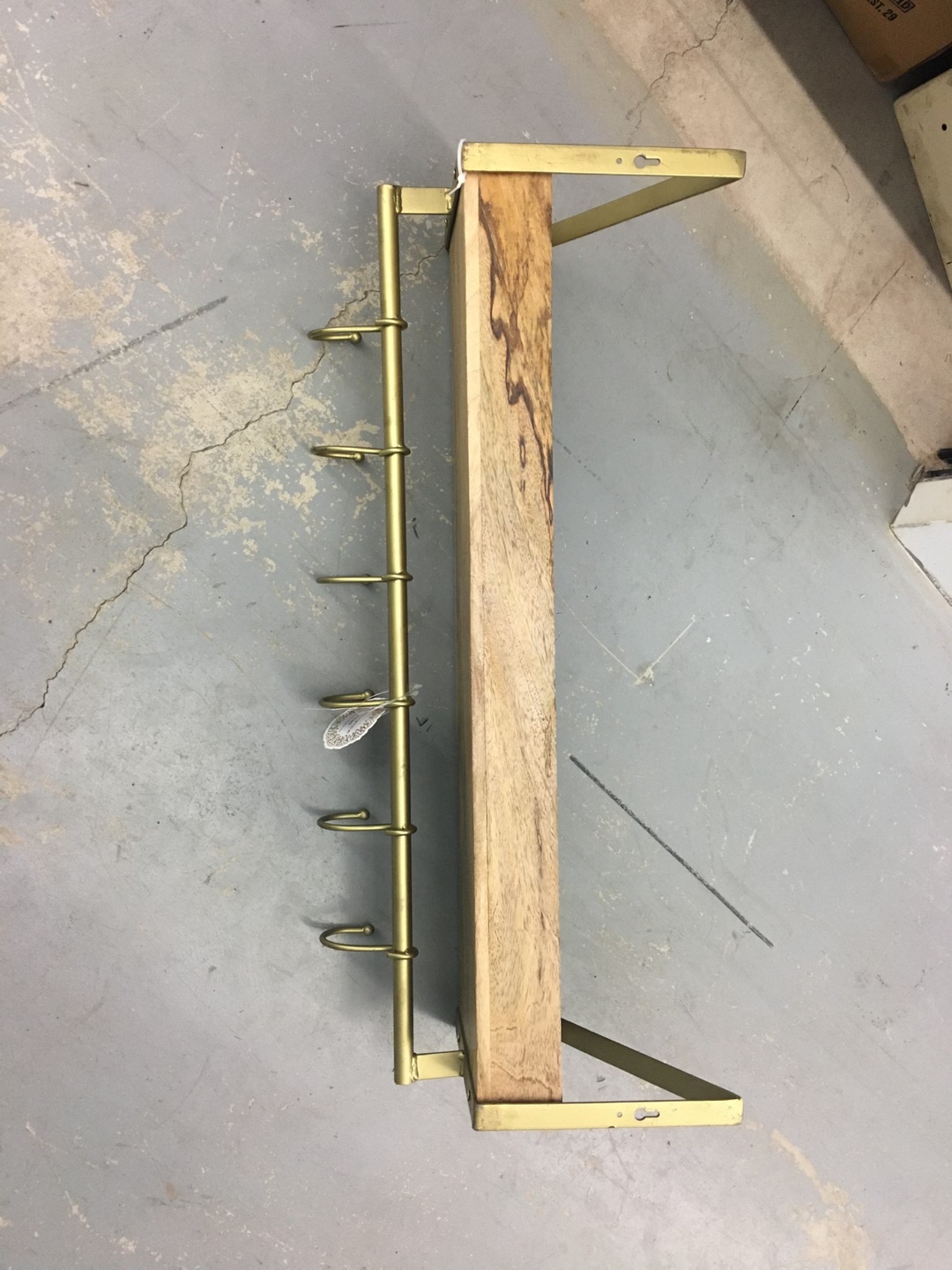 Gorgeous coat/tower hanger with shelf new image indicator(3)