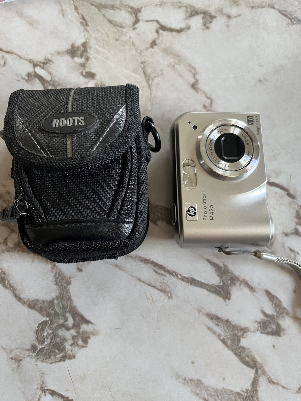 HP digital camera with case, batteries and 2GB SD card thumbnail