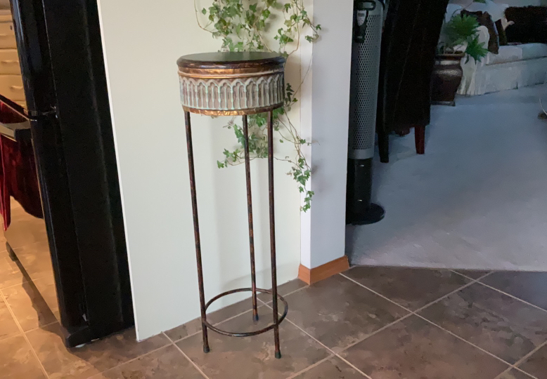 Table for sofa / plant stand