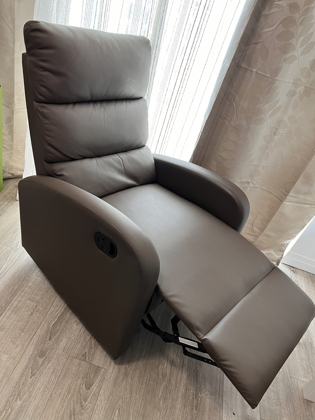Structube recliner - photo 3