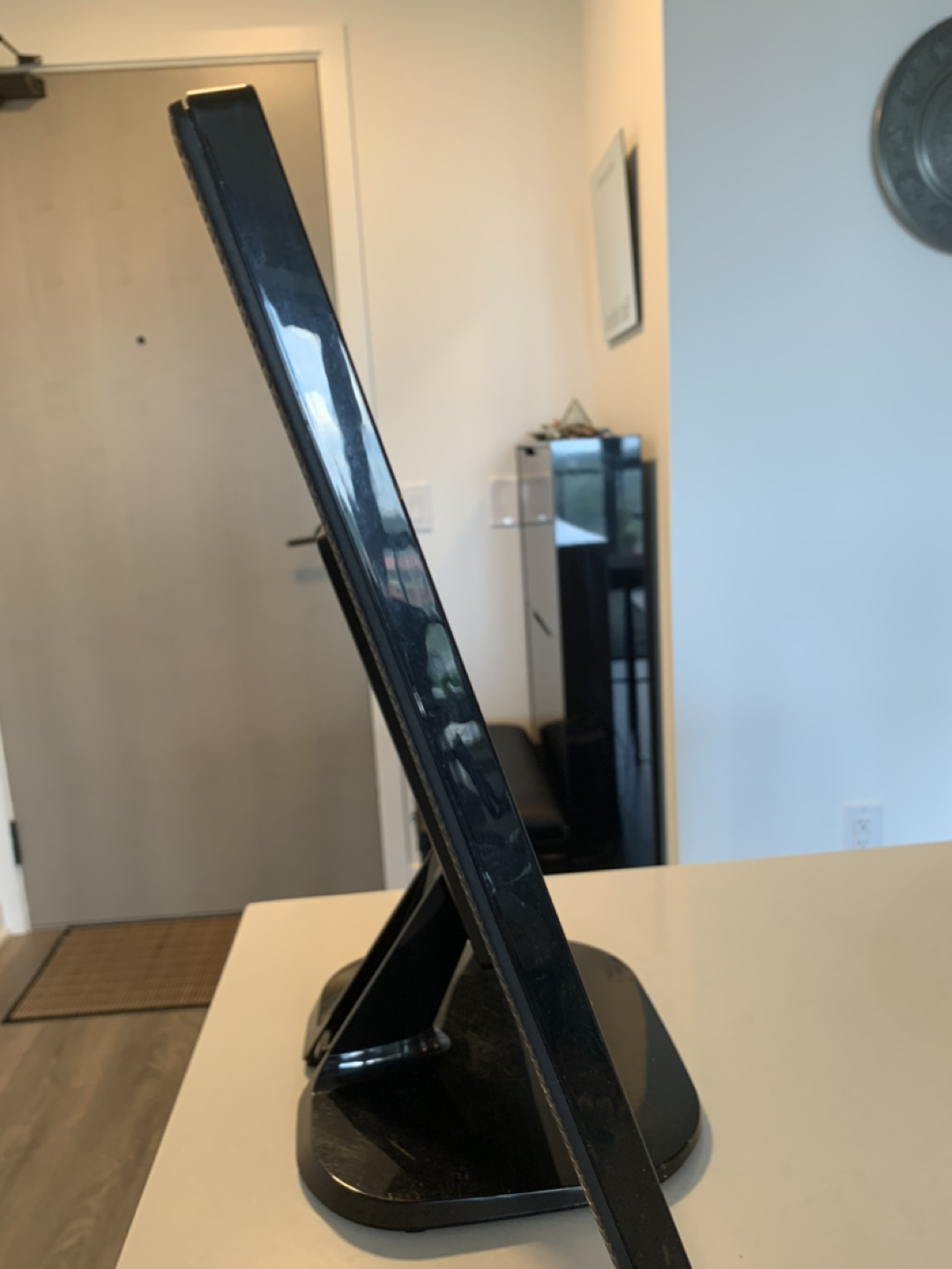 LG Computer Screen - 24” - photo 5