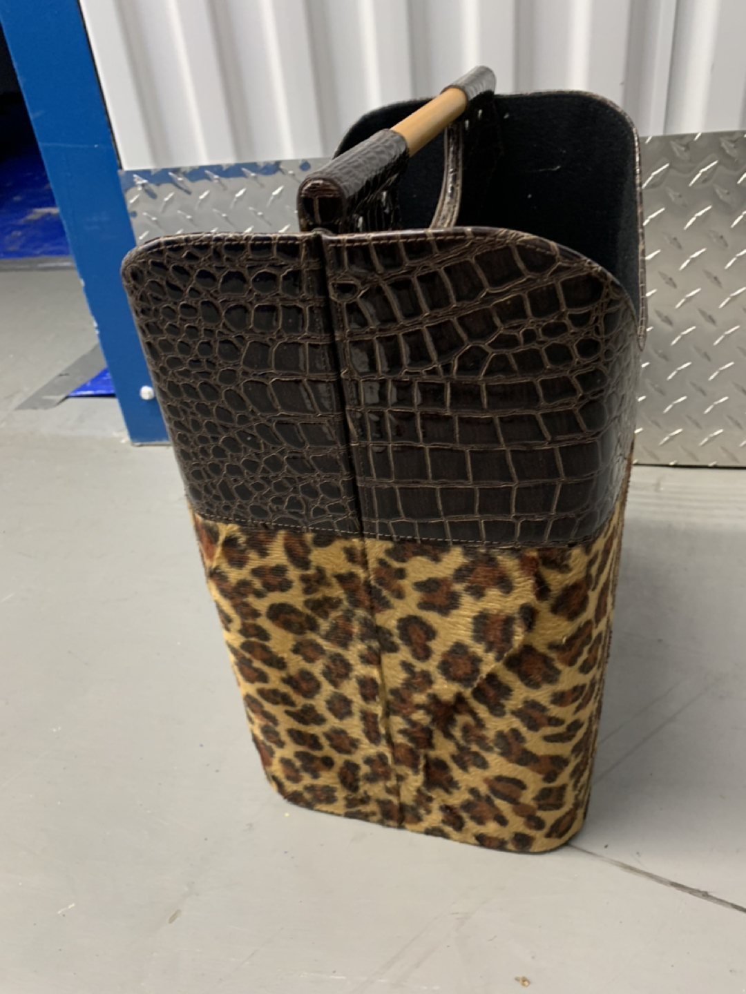 Leopard magazine & book  rack - photo 2