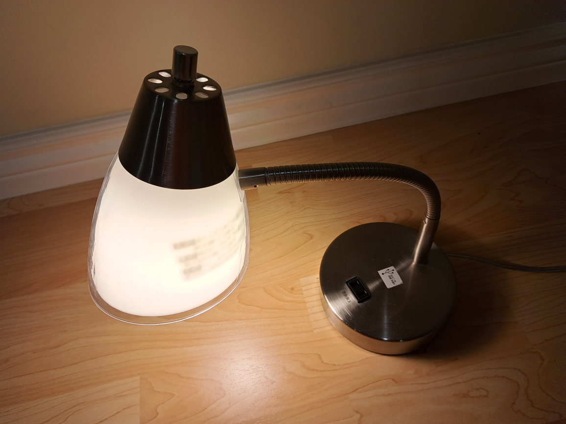 Table lamp with USB ports - photo 2