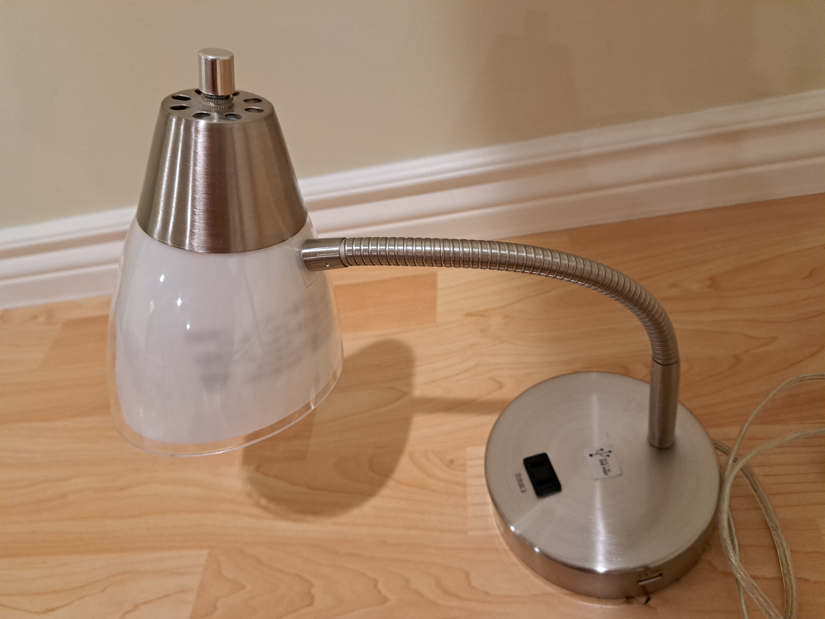 Table lamp with USB ports - photo 3